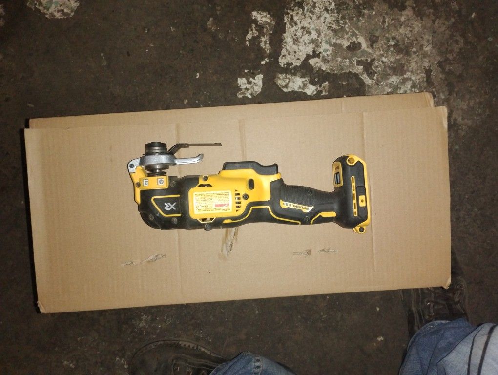 DeWalt XR 20v Ocstillating Multi Tool