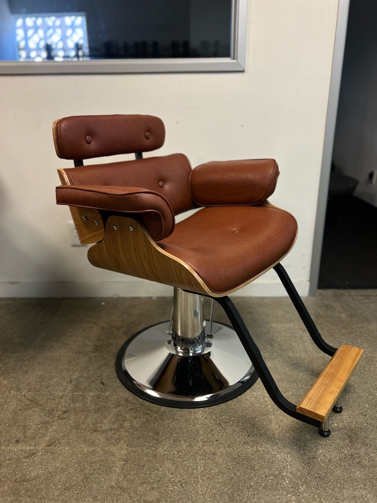 Saddle Brown Camel Color Brown Beige Salón Styling Chair Professional Styling Equipment 8261