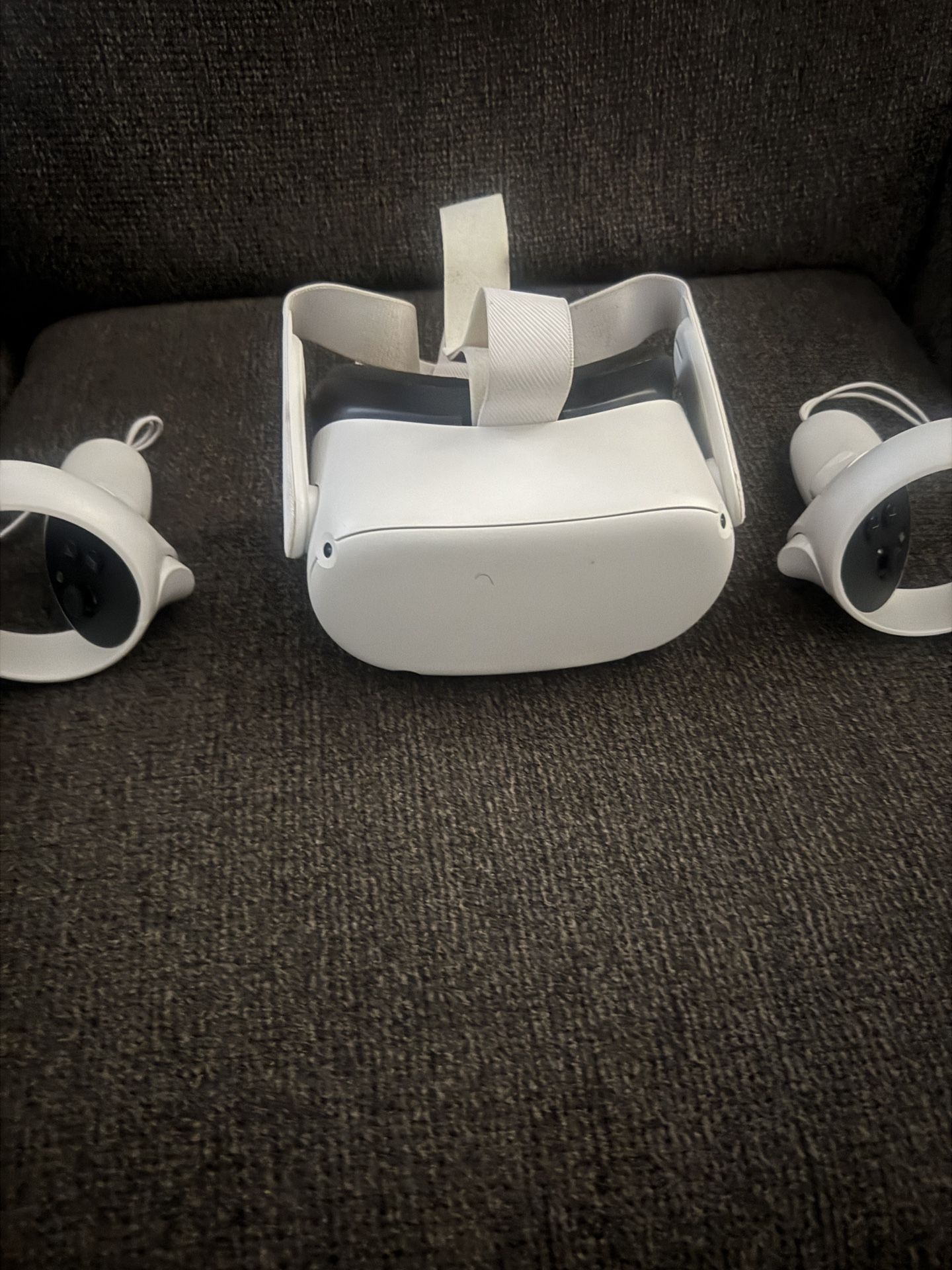 Oculus Quest 2 - VR headset
