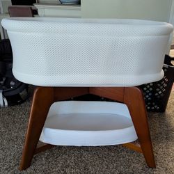 Evi Smart Baby Bassinet