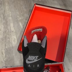 Air Jordan 4 Bred