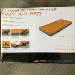 MOVING Twin Air Mattress w Rechargeable Pump OBO 