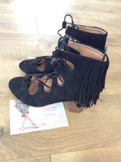 FRINGED HEELS SIZE 9