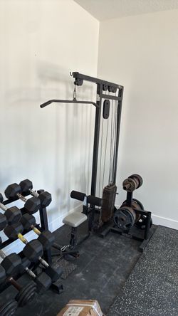 Lat pulldown machine