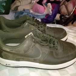 Camo Color Nike 9.5 Size