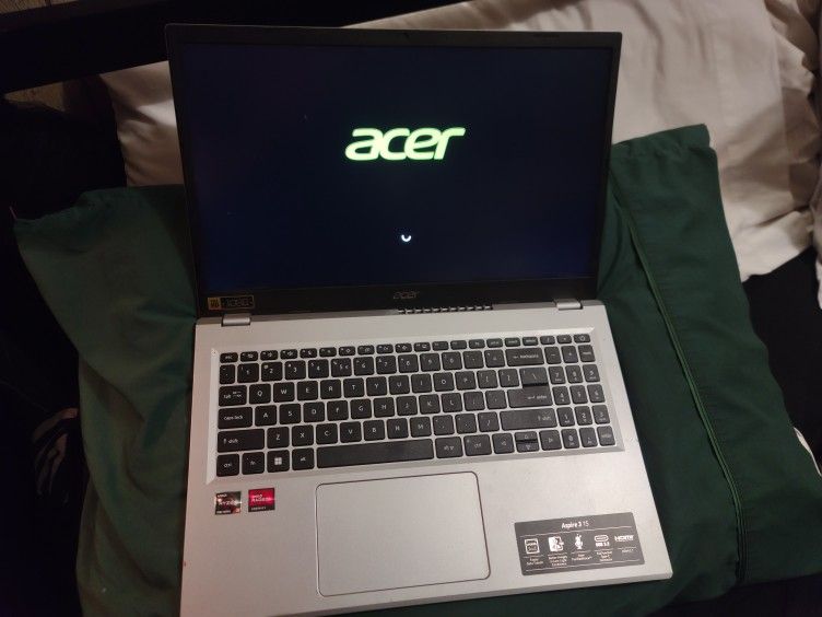 LIKE BRAND NEW! Acer Aspire3 15 Laptop Mfg Date:08/21/2024