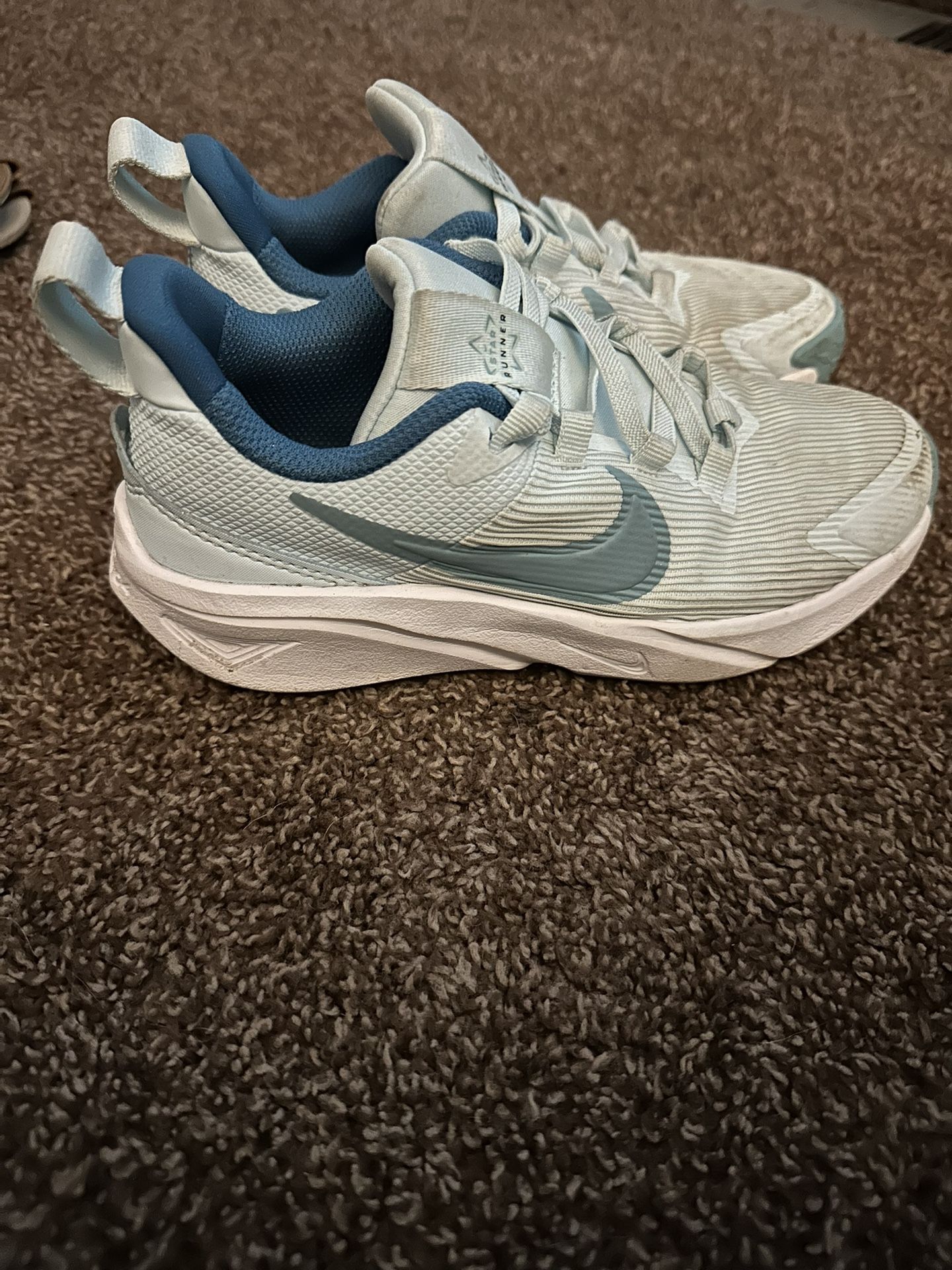 Girls Nike Tennis Shows