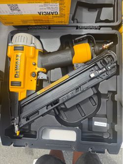 DEWALT Pneumatic 15-Gauge DA Nailer