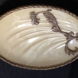 Cream/Old Gold Sculpted Soap/Trinket Dish.
