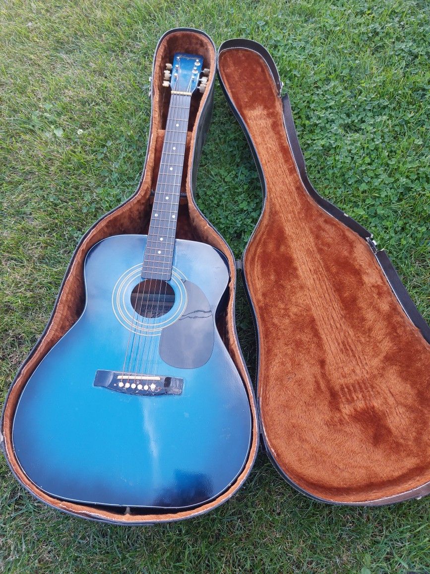 Antique Kingston Acoustic Guitar With Case Needs Work
