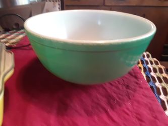 Green Pyrex Bowl nesting