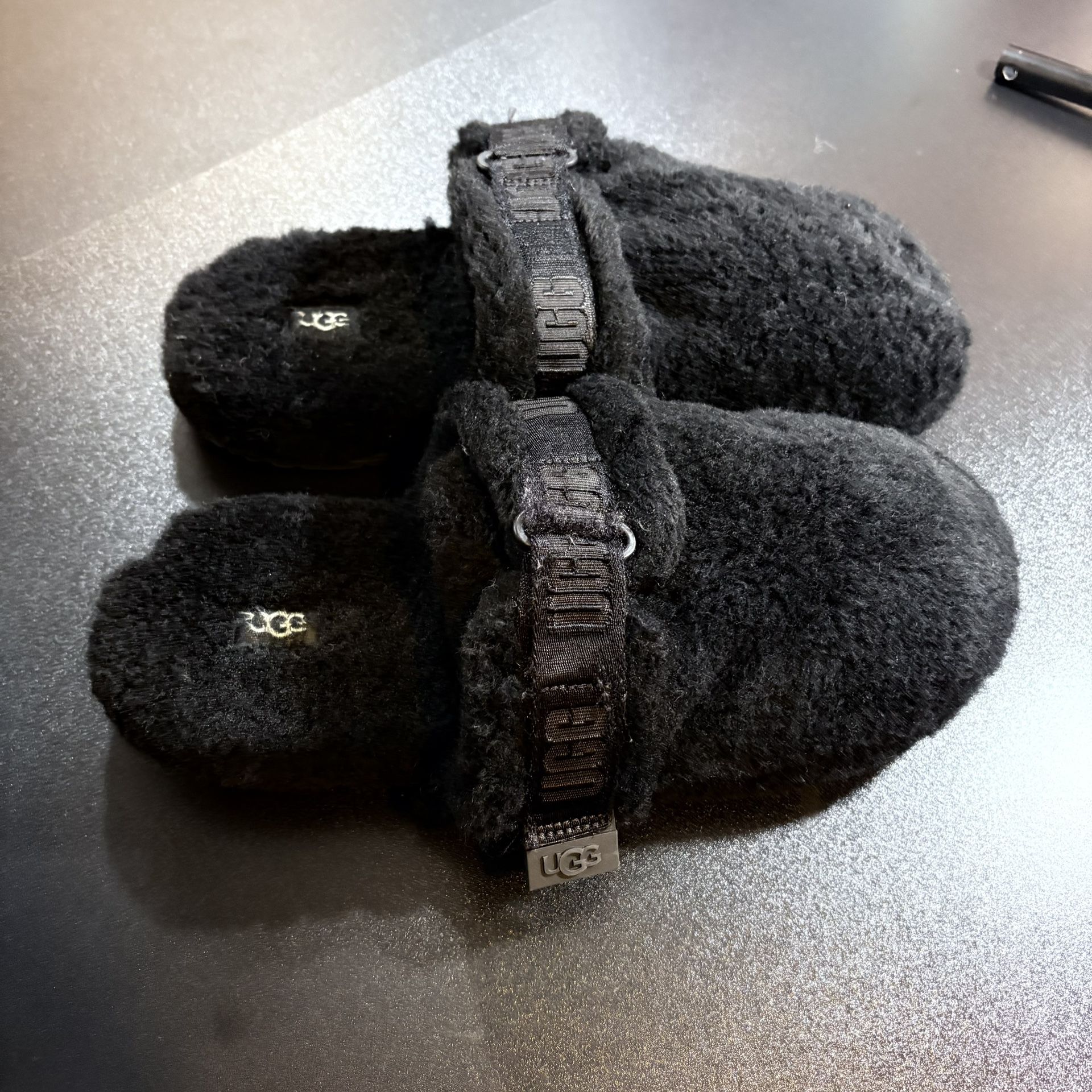 UGG Mens Slipper, Black TNL Fluff size 12 adjustable house shoes slip on sheep