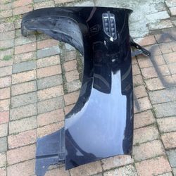 2007 Cadillac Escalade Passenger Side Fender