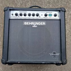 BEHRINGER ULTRAROC GX110 Equipped with Binger JENSEN Combo Amp Built In Effects guitar workstation