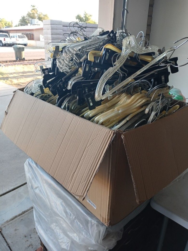 Hangers (HUGE BOX FULL)