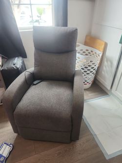 Recliner, massage  electric, asking  $70 pick up only