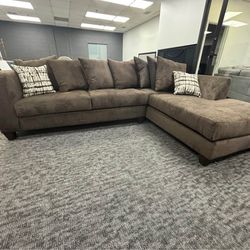 😍🤎 Brand new brown/chocolate L-shape fabric sectional sofa/couch w/ chaise & pillows | Pay after delivery 🚚