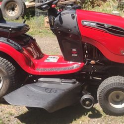 CRAFTSMAN RIDING LAWNMOWER W/46" DECK 
