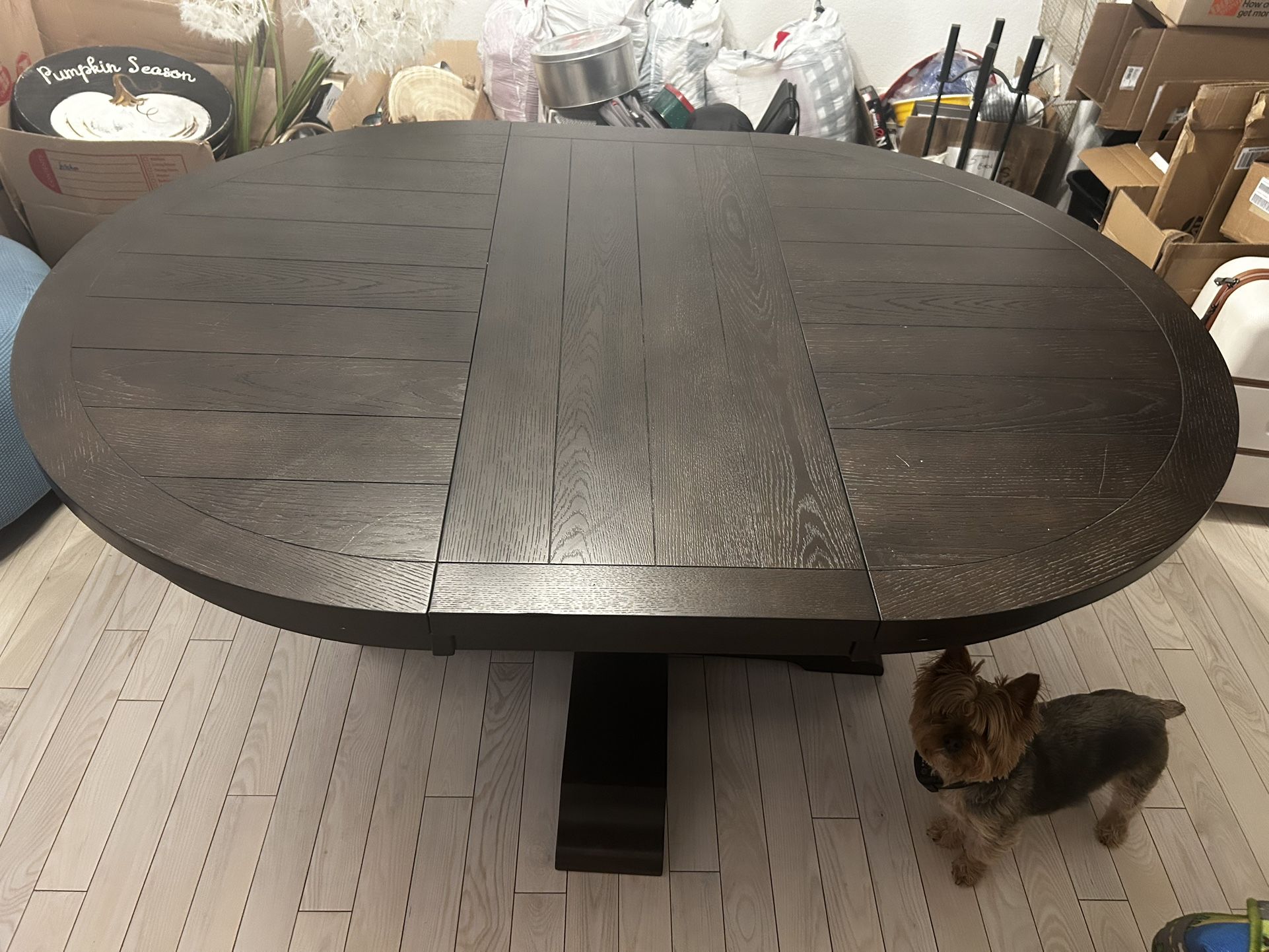 Alenna Extendable Dining Table