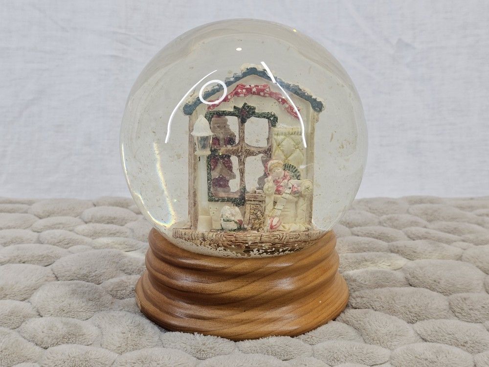VTG CHRISTMAS EVE MUSICAL SNOW GLOBE