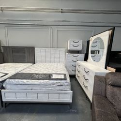 4pc White Queen Bed Set 