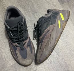 Adidas Yeezy 700 “Mauve” Size 11 Men’s