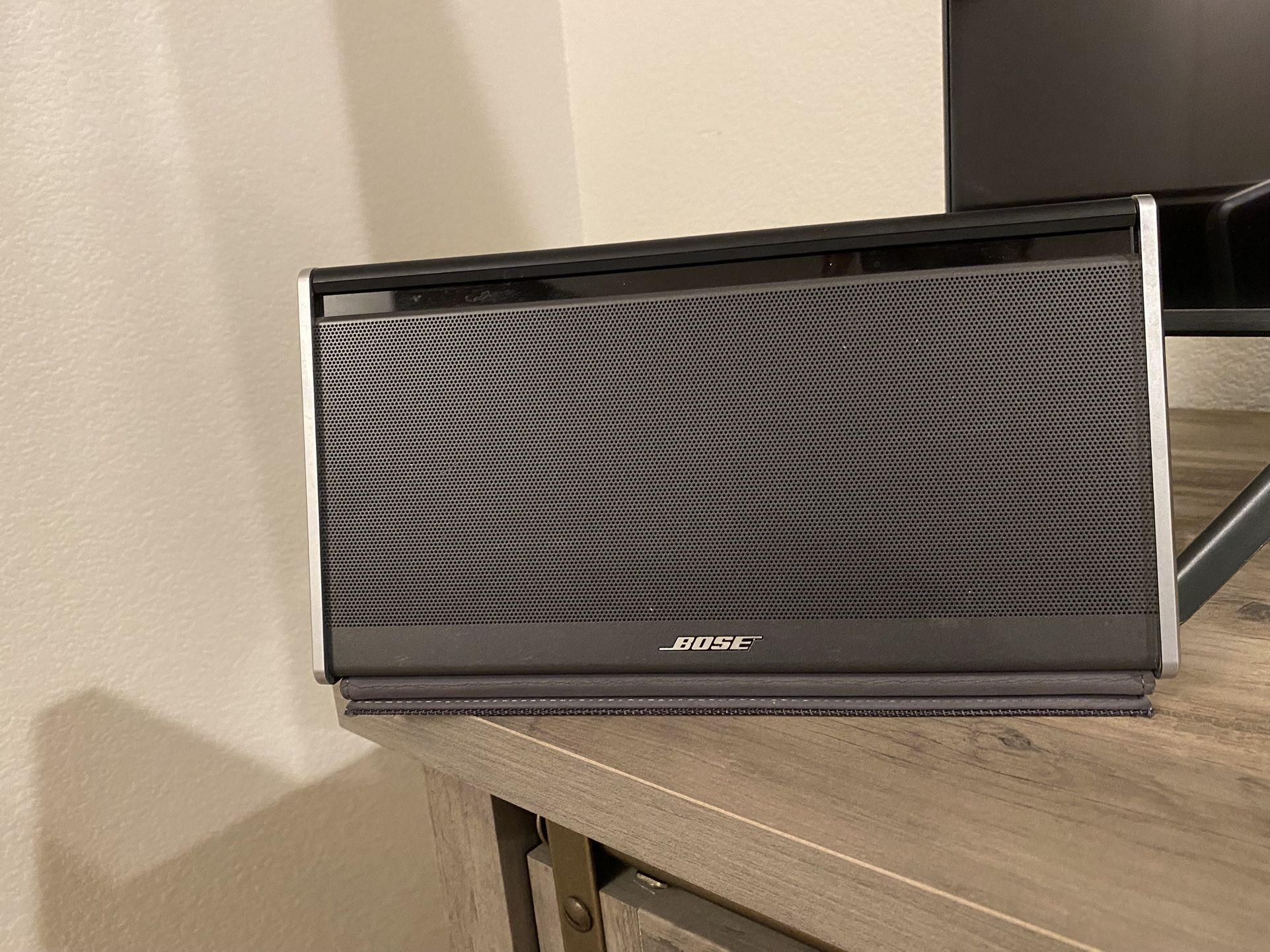 BOSE SoundLink Wireless Bluetooth Speaker