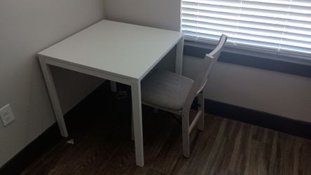 Free table and chair