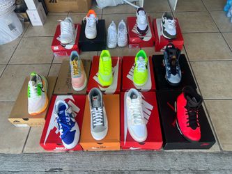 Lot off tennis shoes