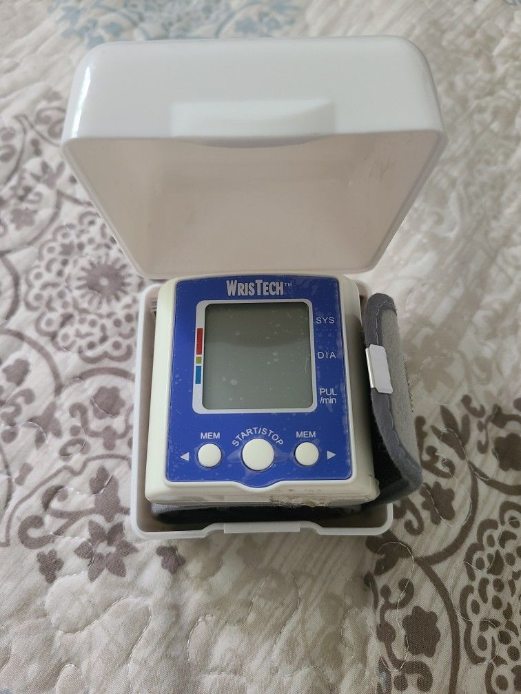 Wristech blood pressure monitor