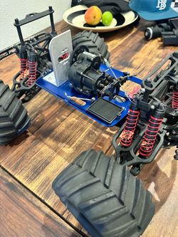 TRAXXAS T~MAXX