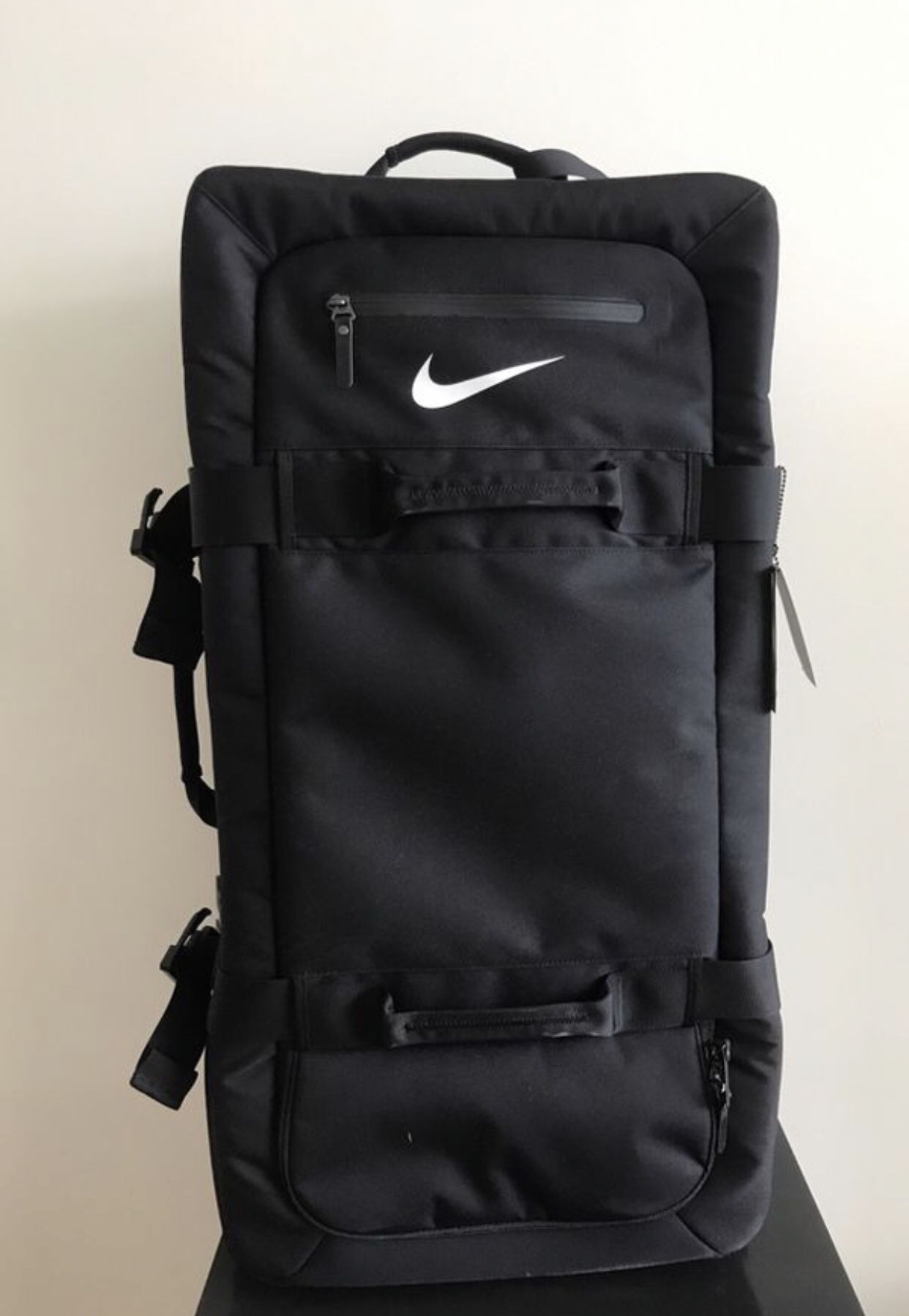 Clasificar elevación Agarrar Nike “fiftyone49” large roller suitcase for Sale in Long Beach, CA - OfferUp
