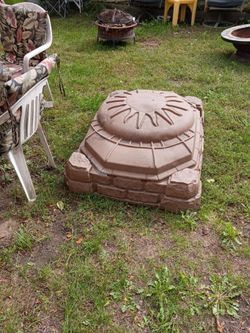 Kid's plastic Play sandbox