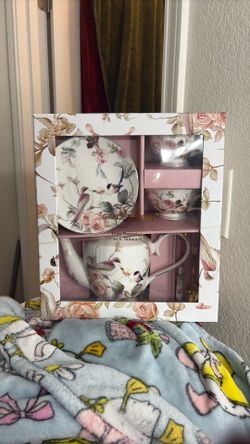 Porcelain tea ware set bird