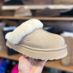 Women’s UGG Disquette Slippers Color Sand 