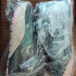 NEW Reebok Sneakers Size 7