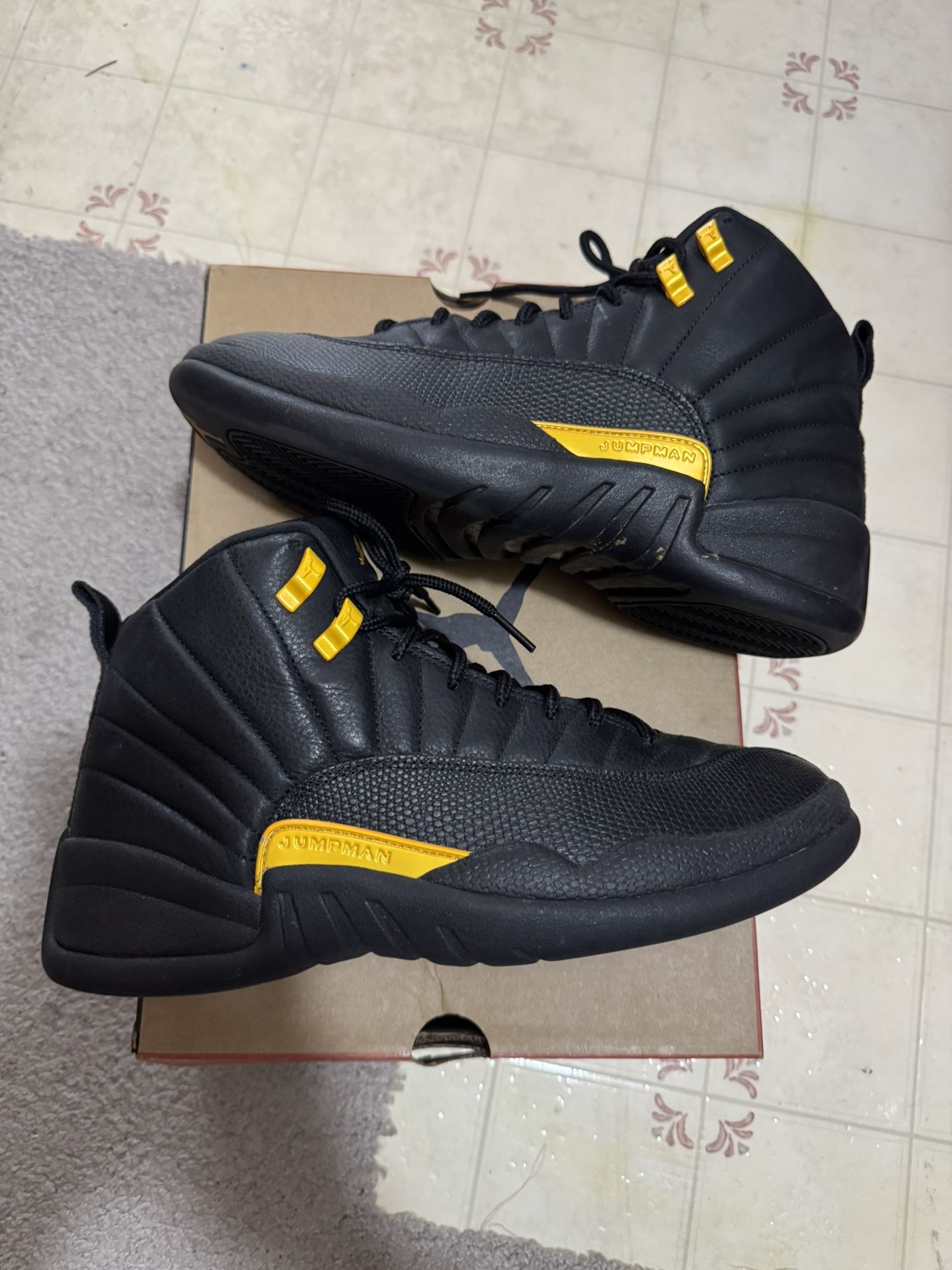 BLACK TAXI JORDAN 12 SIZE 10