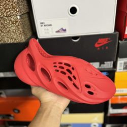 Adidas Yeezy Vermillion Foam Runners size 11 VNDS