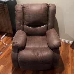 FREE Recliner Chair – Clean, Comfortable, Works Perfect – Burbank Pickup TODAY