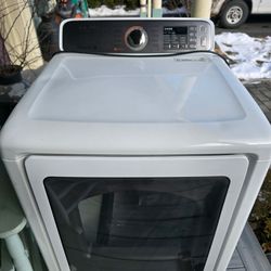 Samsung Gas Dryer - Excellent Condition.