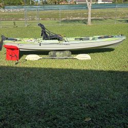PELICAN THE CATCH 120 NXT. SPECIAL EDITION FISHING KAYAK 