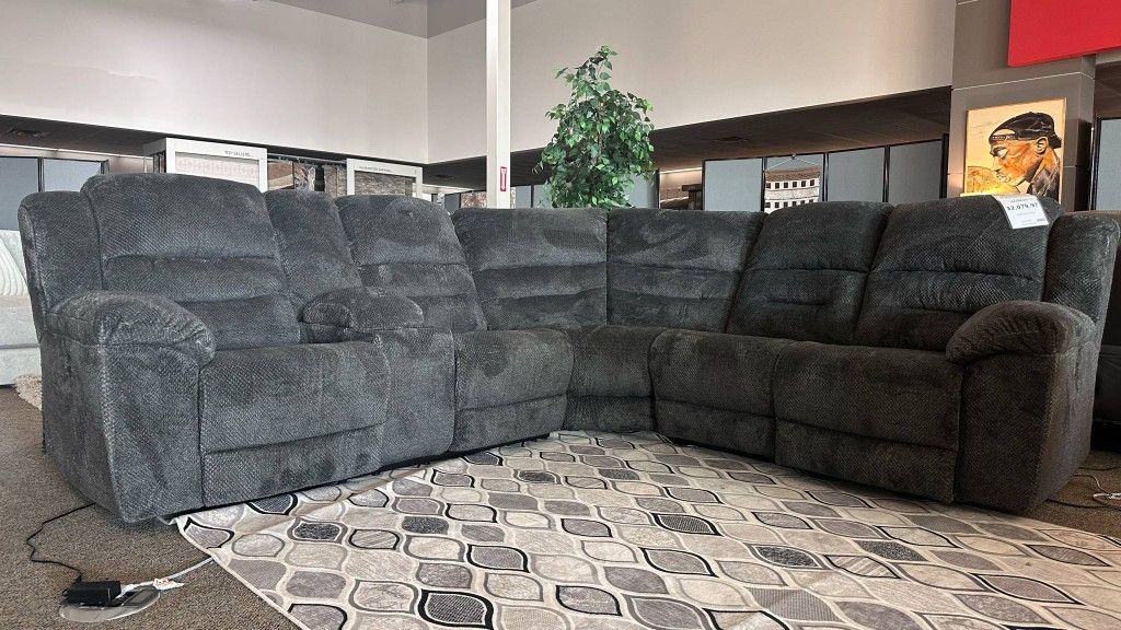 OM• $38 Initial • Brand New Nettington Reclining Sectional