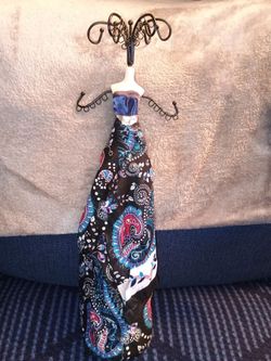 Necklace hanger