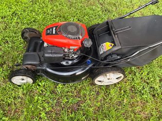 Lawn mower Poulan pro start right up very good condition front wheel drive self propelled work great