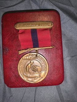 US MARINE CORP MEDALLION PIN 