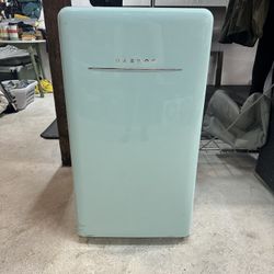 Cute Mini Fridge