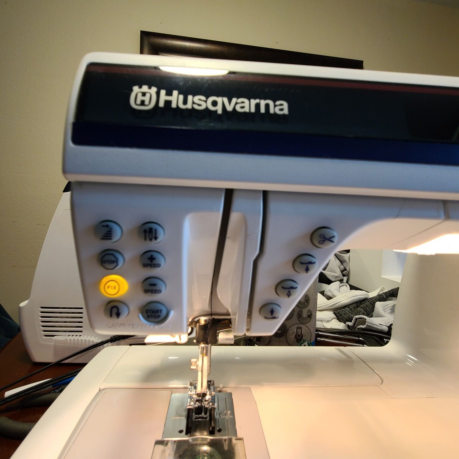 Husqvarna Viking Designer 1 Sewing Machine with Embroidery Table & USB