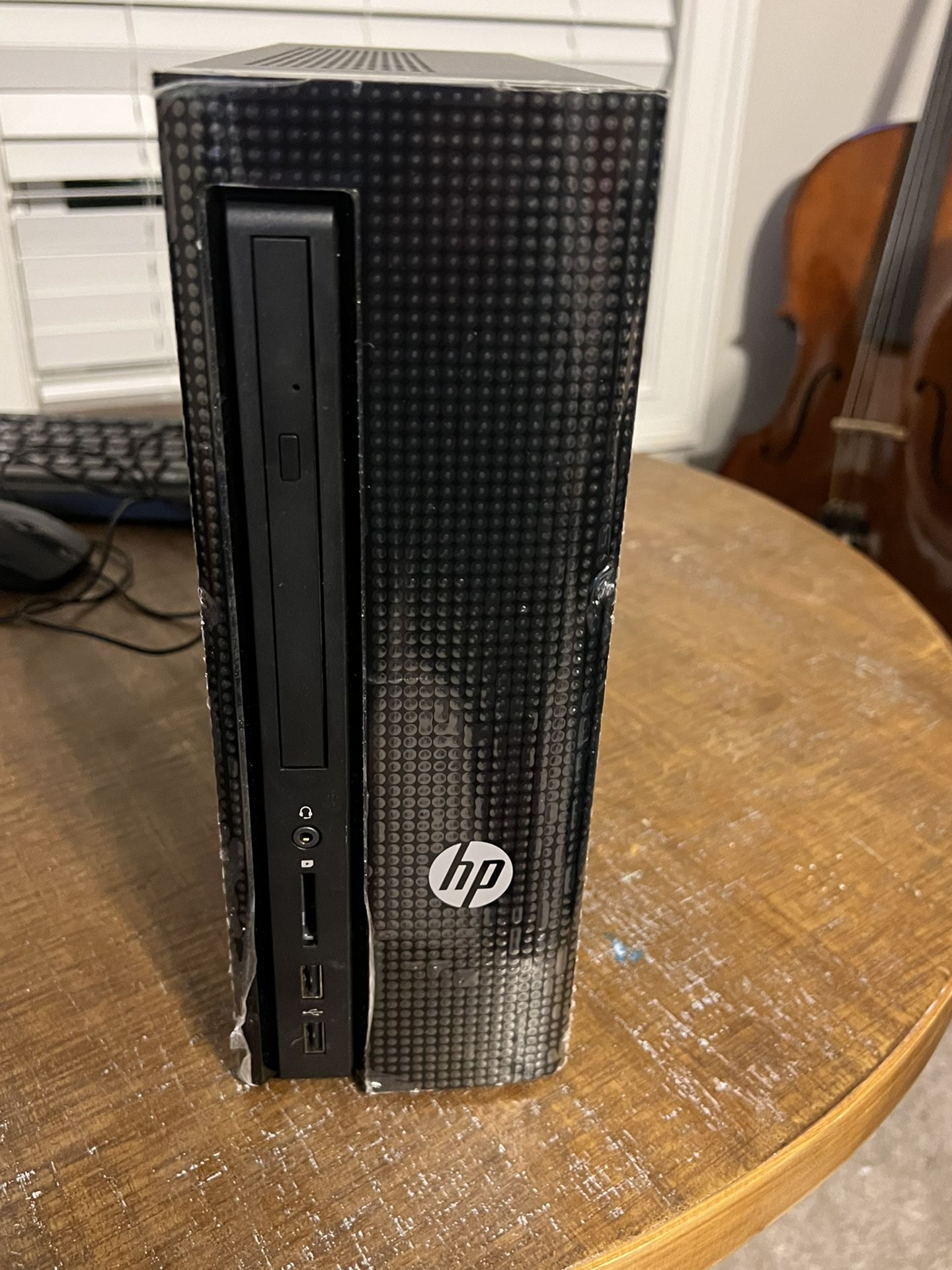 HP BlackComputer Desktop With Keyboard And Mouse