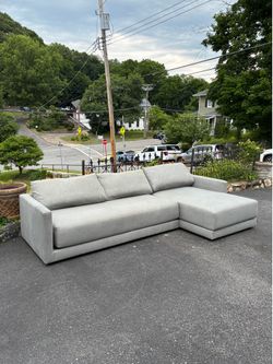 *Free Delivery* Crate & Barrel Sectional