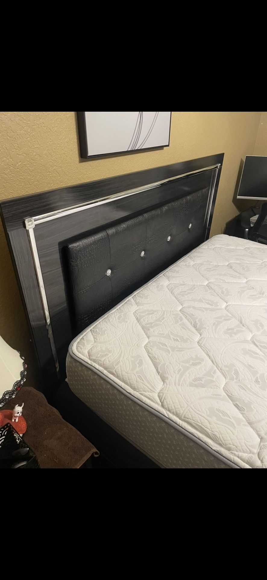 Queen LED Headboard Bed Mattress And Box Spring